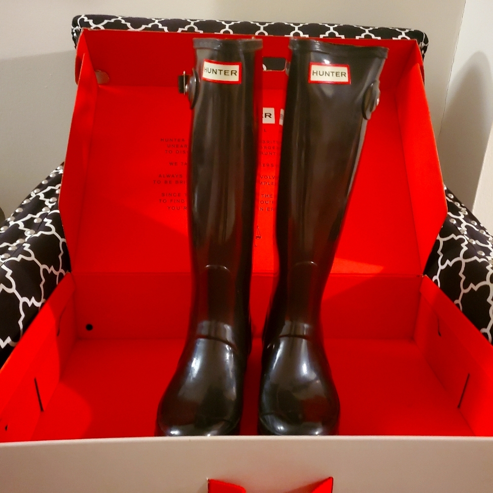 Hunter Rain Boots Women's 6 (Like New) with Socks
